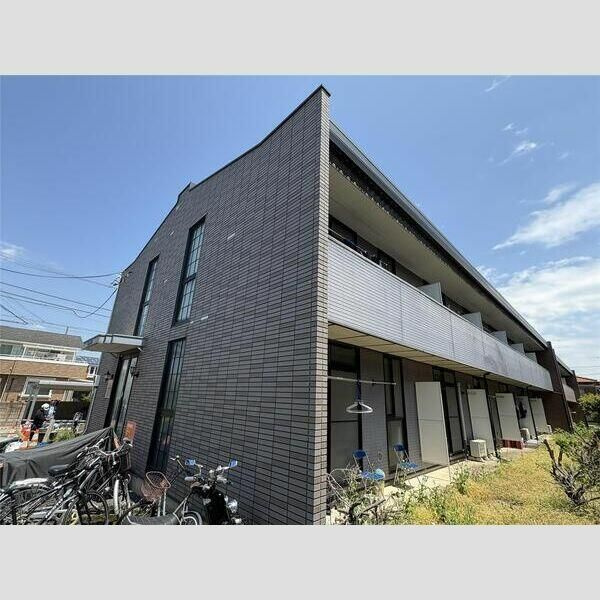 厚木市下荻野のアパートの外観