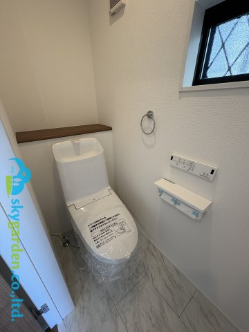 藤沢市白旗４丁目２期　新築戸建　全１棟のトイレ|清潔感のあるトイレです