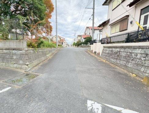 【土地】鶴ヶ島市脚折売地（更地渡し）の前面道路含む現地写真