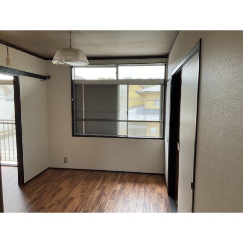 こちらの居間で趣味の時間をお楽しみください
