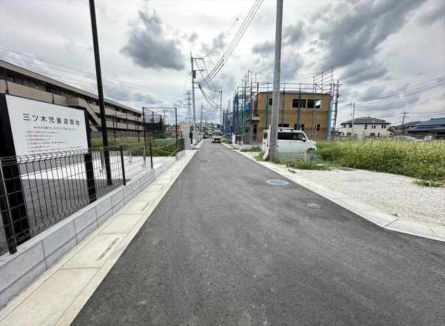 【外観】 | 志木市中宗岡1丁目　建築条件無売地　全26区画　(丸井志木店) | 販売現地／2026年3月6日撮影
新しい街並みが形成される、全26区画の大型開発分譲地。