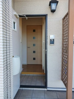 毎日通る玄関はこちらです