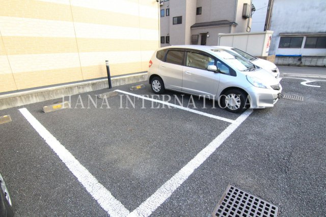レオパレスけやきの駐車場
