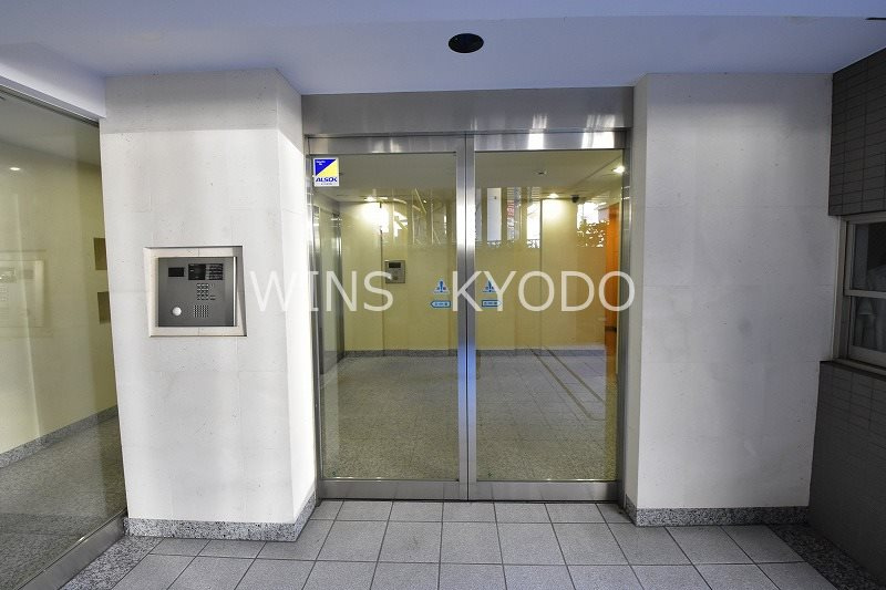 世田谷区経堂５丁目の賃貸マンションのエントランス|分譲マンションならではの豪華なエントランス