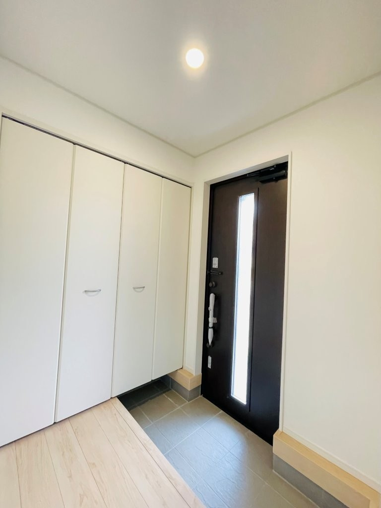 豊田市畝部東町第2　新築分譲住宅　全2棟　1号棟の玄関|大容量のシューズボックス付きで玄関が靴で散らかりません。