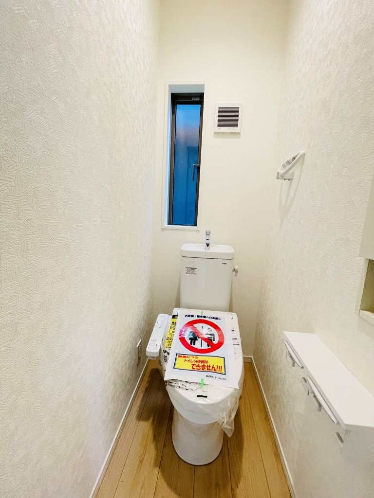 豊田市畝部東町第2　新築分譲住宅　全2棟　1号棟のトイレ|1階、2階とも温水洗浄機能付きトイレです。