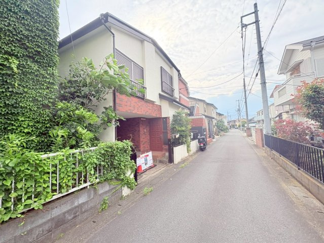 坂戸市中富町　建築条件なし売地　東武東上線『坂戸駅』徒歩9分　【浅羽野小学区】の前面道路含む現地写真