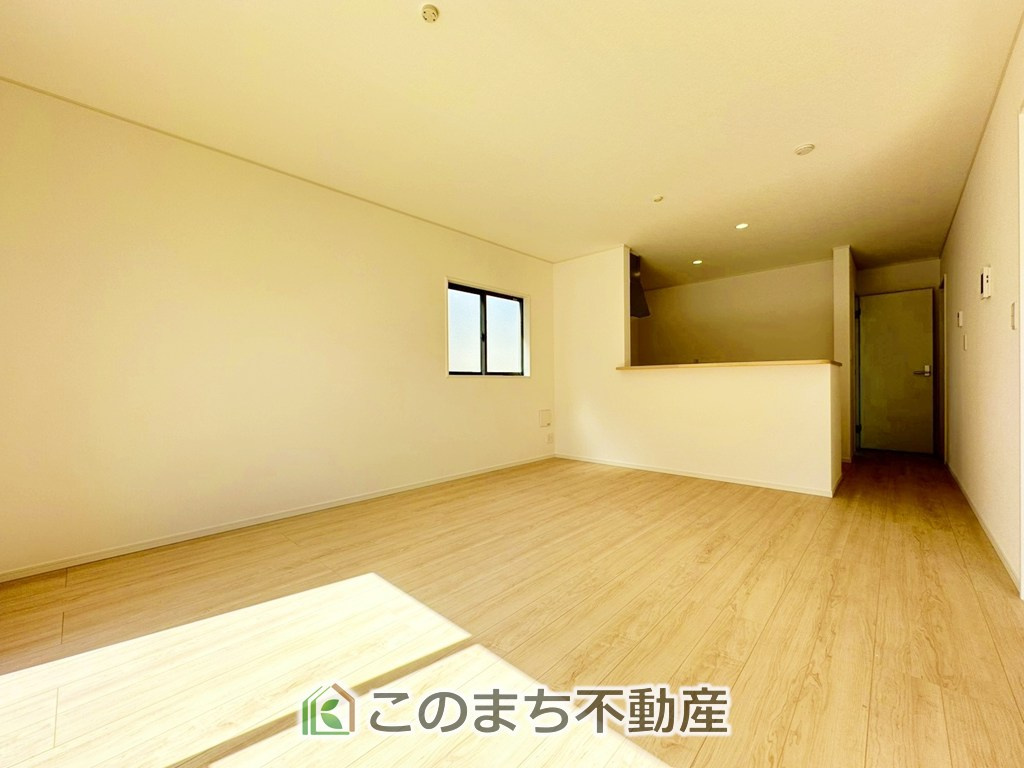 CRADLEGARDEN宇都宮市東町第2の居間・リビング|時間のゆとりと空間、暖かな陽光がもたらす光と風を独占してください。新しい暮らしが始まります。
