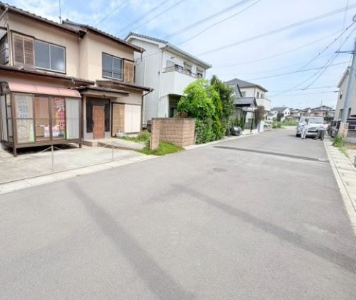 【土地】鶴ヶ島市下新田売地の前面道路含む現地写真