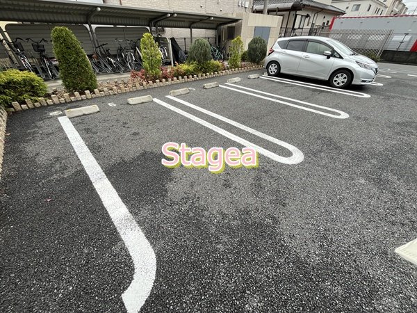 エクセレント クローバーの駐車場