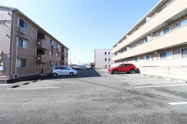 エスターブレの駐車場