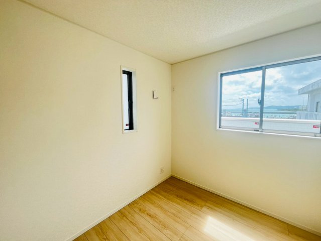 ♥♥うるま市勝連南風原第６－2号棟（全２棟）の洋室|使い勝手のいい洋室です