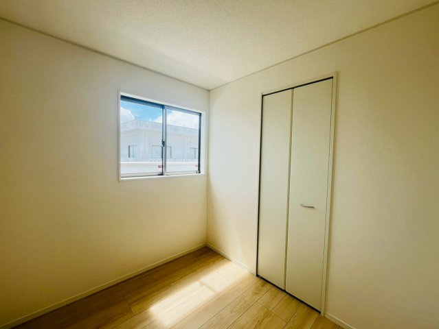 ♥♥うるま市勝連南風原第６－2号棟（全２棟）の洋室|きれいな洋室です