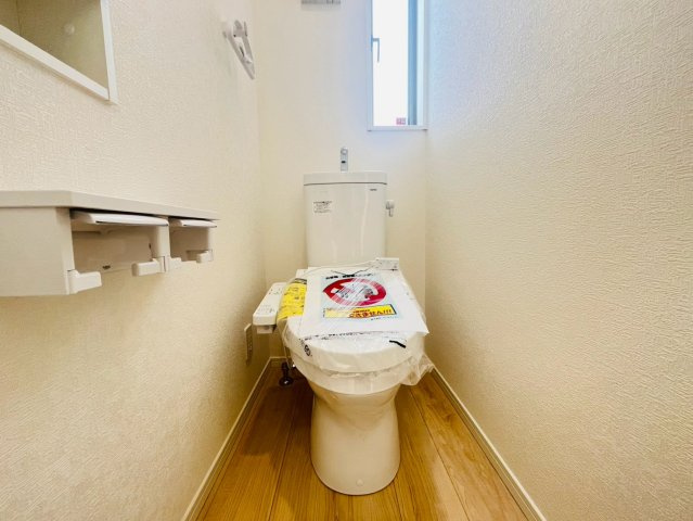 ♥♥うるま市勝連南風原第６－2号棟（全２棟）のトイレ|落ち着いたトイレです