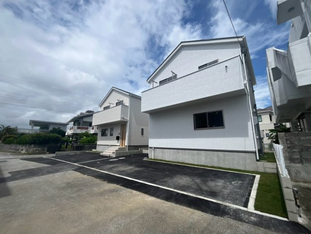 ♥♥うるま市勝連南風原第６－2号棟（全２棟）の前面道路含む現地写真|前面道路含む現地写真です