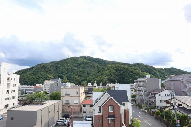 グラン藍場浜の展望|正面に眉山が見えます。