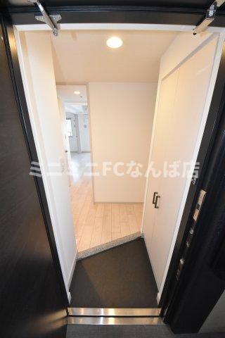 プレサンス難波セレクトの玄関