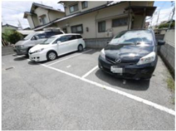 コーポラス福成の駐車場