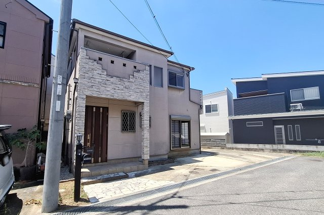 和泉市池田下町の外観|前面道路を含む外観