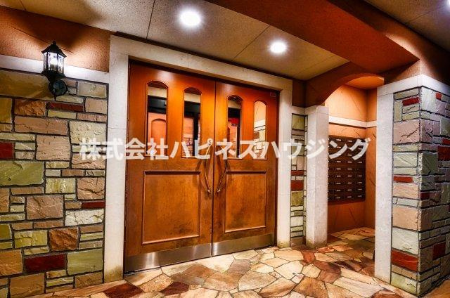 インシュランスビルⅥ大山台のエントランス
