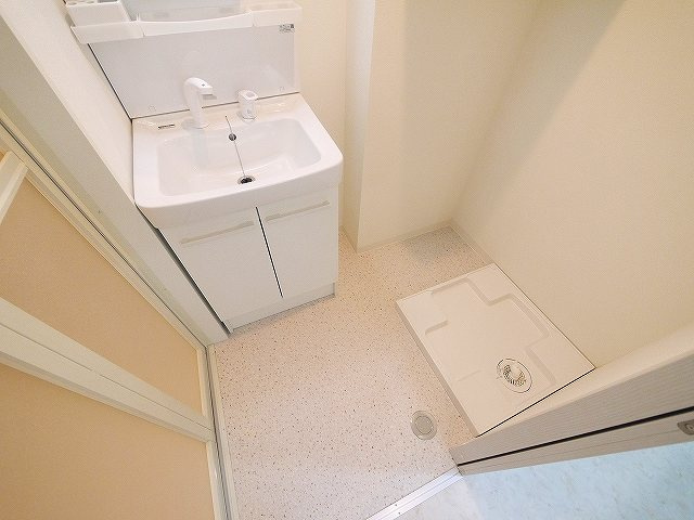 リベルラの洗面所|明るい洗面所です