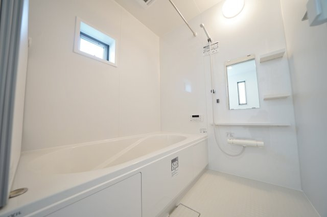 【横浜市中区本牧町1丁目218-5全3棟新築戸建て】★仲介手数料無料★（大鳥小学校・本牧中学校）の浴室