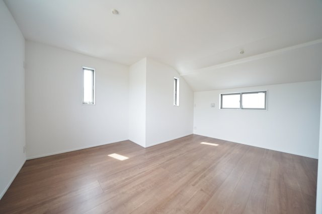 【横浜市中区本牧町1丁目218-5全3棟新築戸建て】★仲介手数料無料★（大鳥小学校・本牧中学校）の洋室