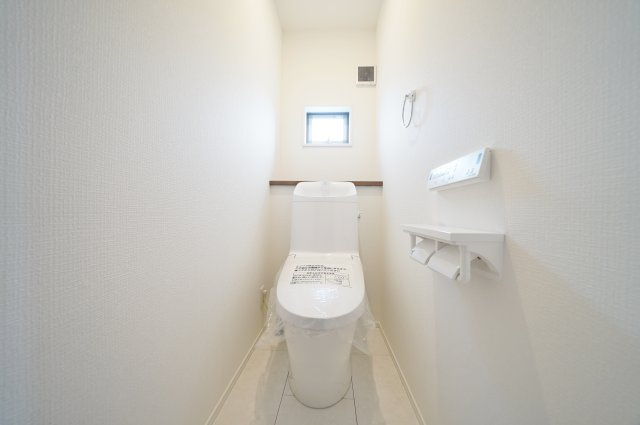 【横浜市中区本牧町1丁目218-5全3棟新築戸建て】★仲介手数料無料★（大鳥小学校・本牧中学校）のトイレ
