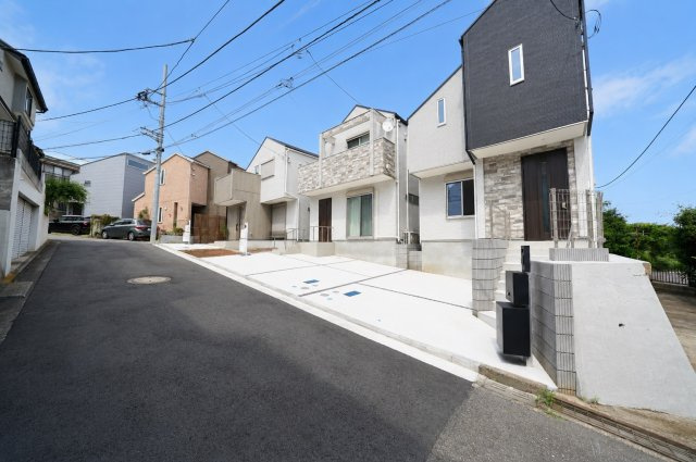 【横浜市中区本牧町1丁目218-5全3棟新築戸建て】★仲介手数料無料★（大鳥小学校・本牧中学校）の前面道路含む現地写真