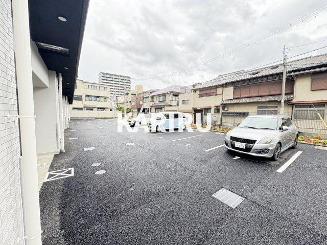 ＡＮＤ　ＴＥＲＲＡＣＥ　文の里の駐車場