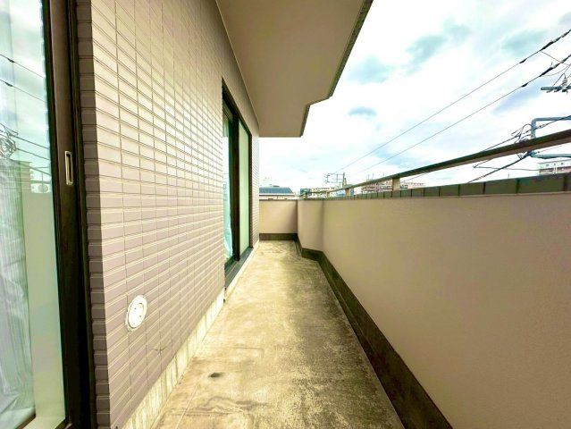 トーク御所山のバルコニー|風通しの良さが魅力で、快適な住環境を支えます。