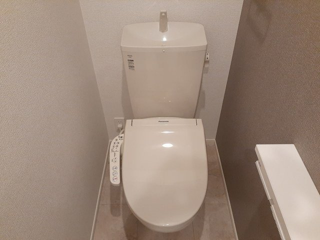 リヨン　鯖江　０１のトイレ|落ち着いた色調のトイレです
