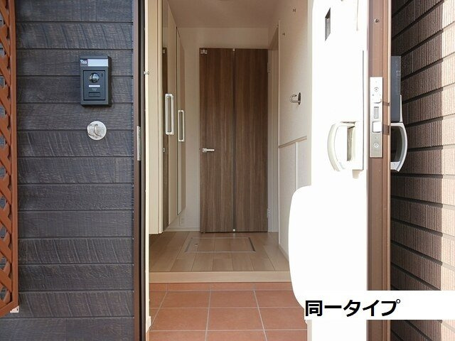 ステイズ　河合の玄関|明るい玄関です