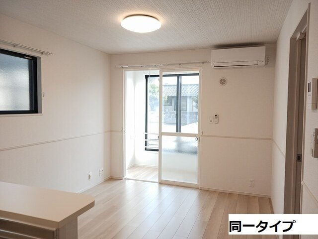 ステイズ　河合の居間・リビング|こちらの居間で趣味の時間をお楽しみください