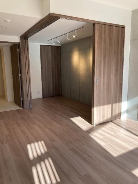 ＡＺ代々木上原の居間・リビング|■エアコン■24時間換気システム■ダウンライト■室内物干機