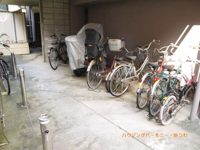 【その他共用部分】 | シャローム大塚 | 屋根付きの駐輪場となっていますので、雨の日でも大切な自転車が濡れずに済みます。