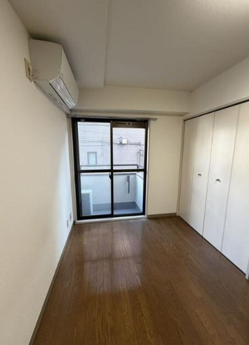 【洋室】 | シャローム大塚 | 趣味に没頭したり、自分の時間を愉しめる一部屋です。