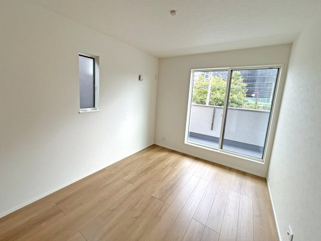 【港区惟信町Ⅳ 限定1邸】南向き×収納充実のその他|○同仕様施工例　2階洋室