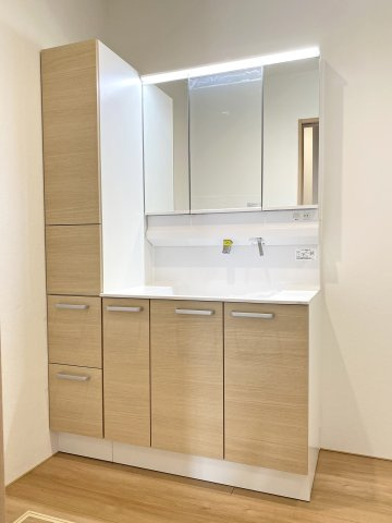 販売予定【港区惟信町Ⅳ 限定1邸】南向き×収納充実の独立洗面台|○同仕様施工例　洗面