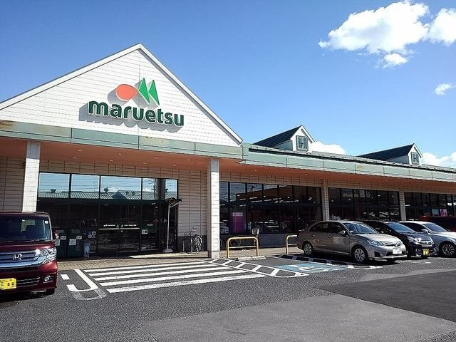 サニーレジデンスＢの周辺|マルエツ草加八幡店まで700m