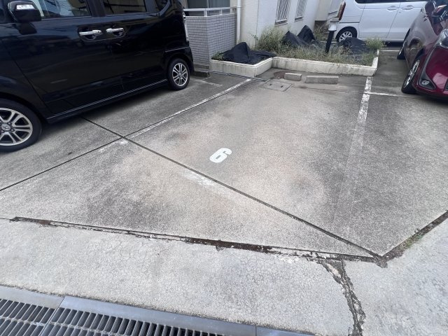ベルトピア西明石Ⅲの駐車場