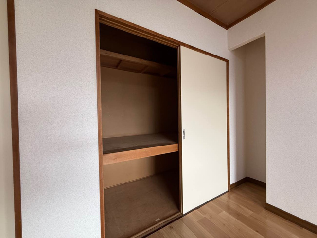 【収納】 | パレー市ヶ尾B | 洋室7.4帖のお部屋にある収納スペースです！奥行きのある収納スペースで荷物の多い方も安心☆