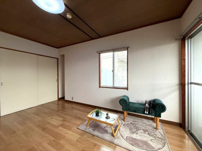 【寝室】 | パレー市ヶ尾B | 南西向き洋室7.4帖☆収納スペースがあります♪荷物を収納できてお部屋がすっきり片付きます☆