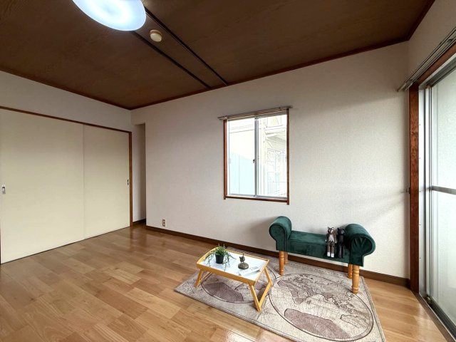 【寝室】 | パレー市ヶ尾B | 南西向き洋室7.4帖☆収納スペースがあります♪荷物を収納できてお部屋がすっきり片付きます☆