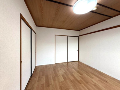  | パレー市ヶ尾B | 南西向き洋室7帖☆窓側からの眺めです！洋室のお部屋は毎日のお手入れもラクラクできちゃいます！