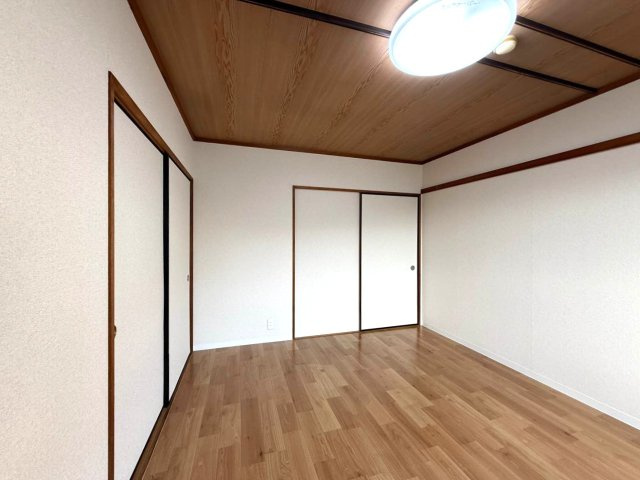  | パレー市ヶ尾B | 南西向き洋室7帖☆窓側からの眺めです！洋室のお部屋は毎日のお手入れもラクラクできちゃいます！