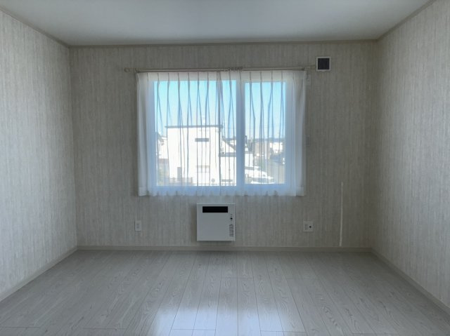未入居戸建　西富町三丁目の寝室|開放的な寝室です