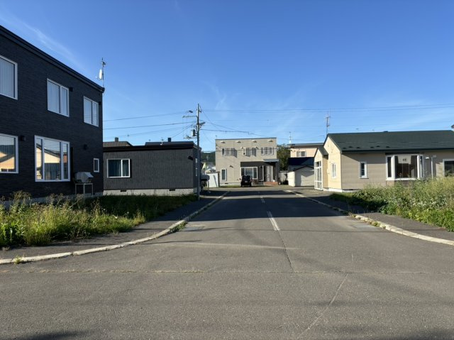 未入居戸建　西富町三丁目の前面道路含む現地写真|前面道路含む現地写真です