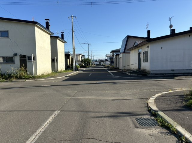 未入居戸建　西富町三丁目の前面道路含む現地写真|前面道路含む現地写真です