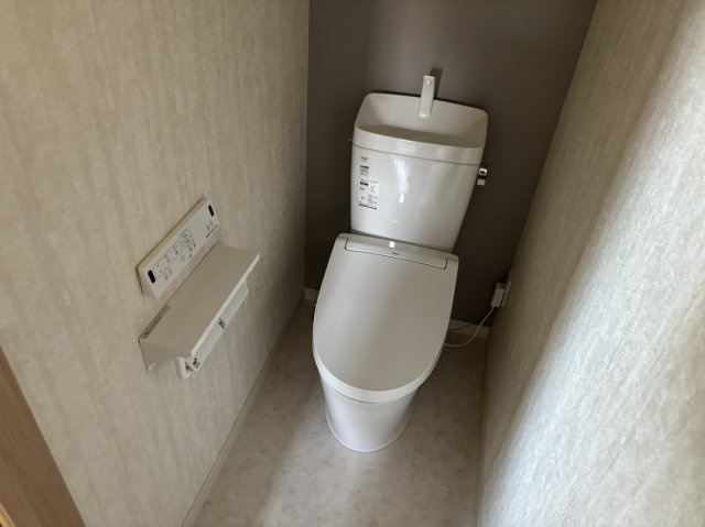 未入居戸建　西富町三丁目のトイレ|ゆったりとした空間のトイレです